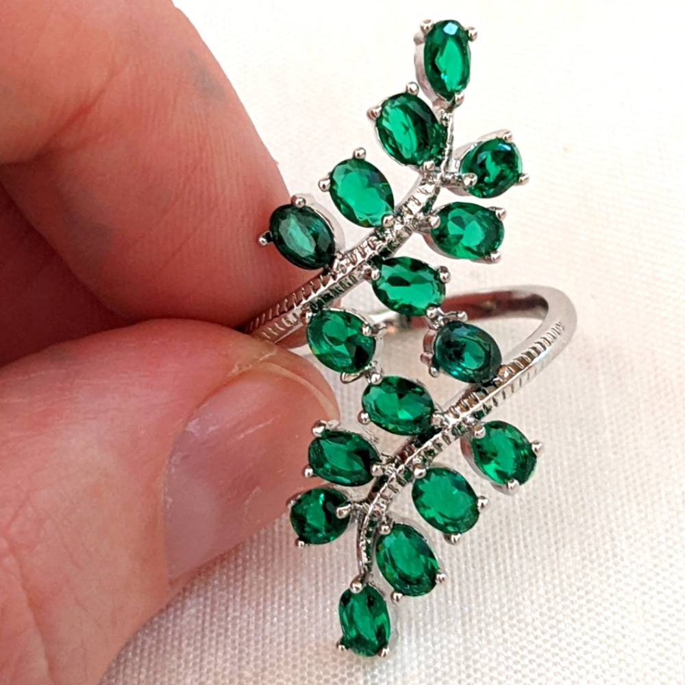 Leaf ring size 7